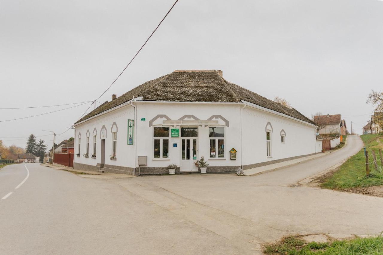 Kuca Za Odmor Baranjski Dvori Hotel Zmajevac Bagian luar foto